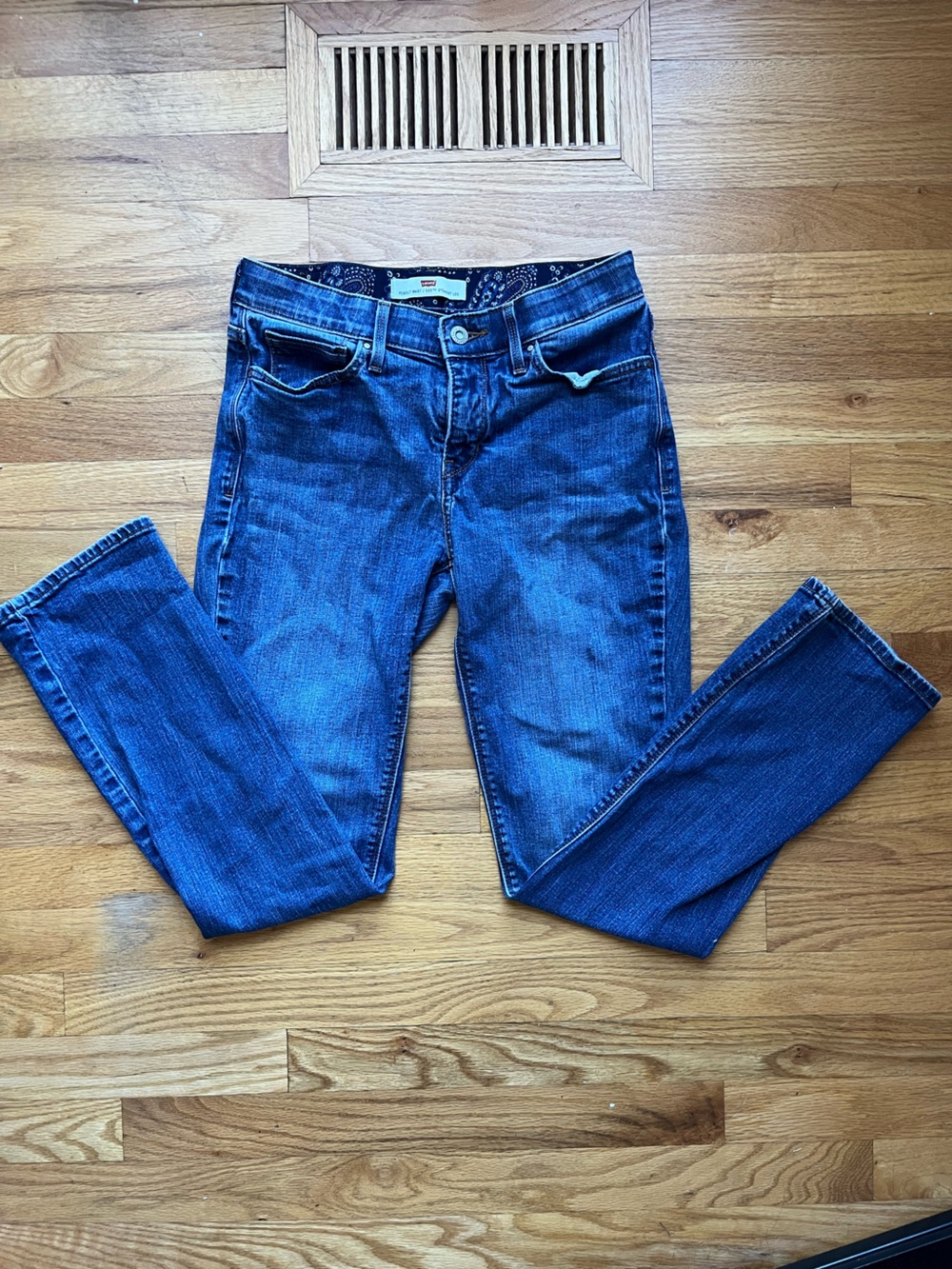 Y2K Women’s 525 Levi Straight Leg Blue Jeans Size 6